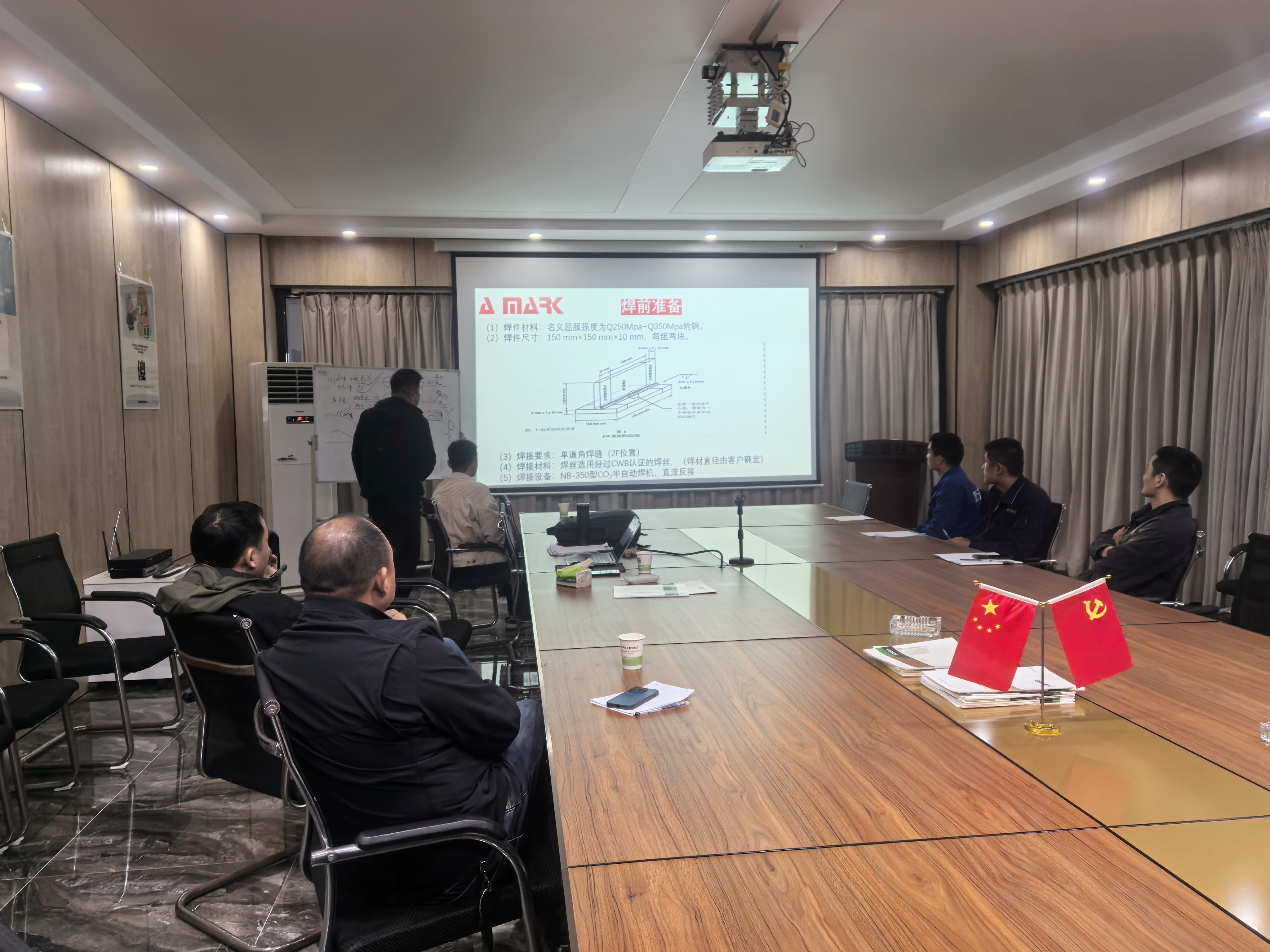 ▲ 愿景住工开展焊接技术理论知识学习培训