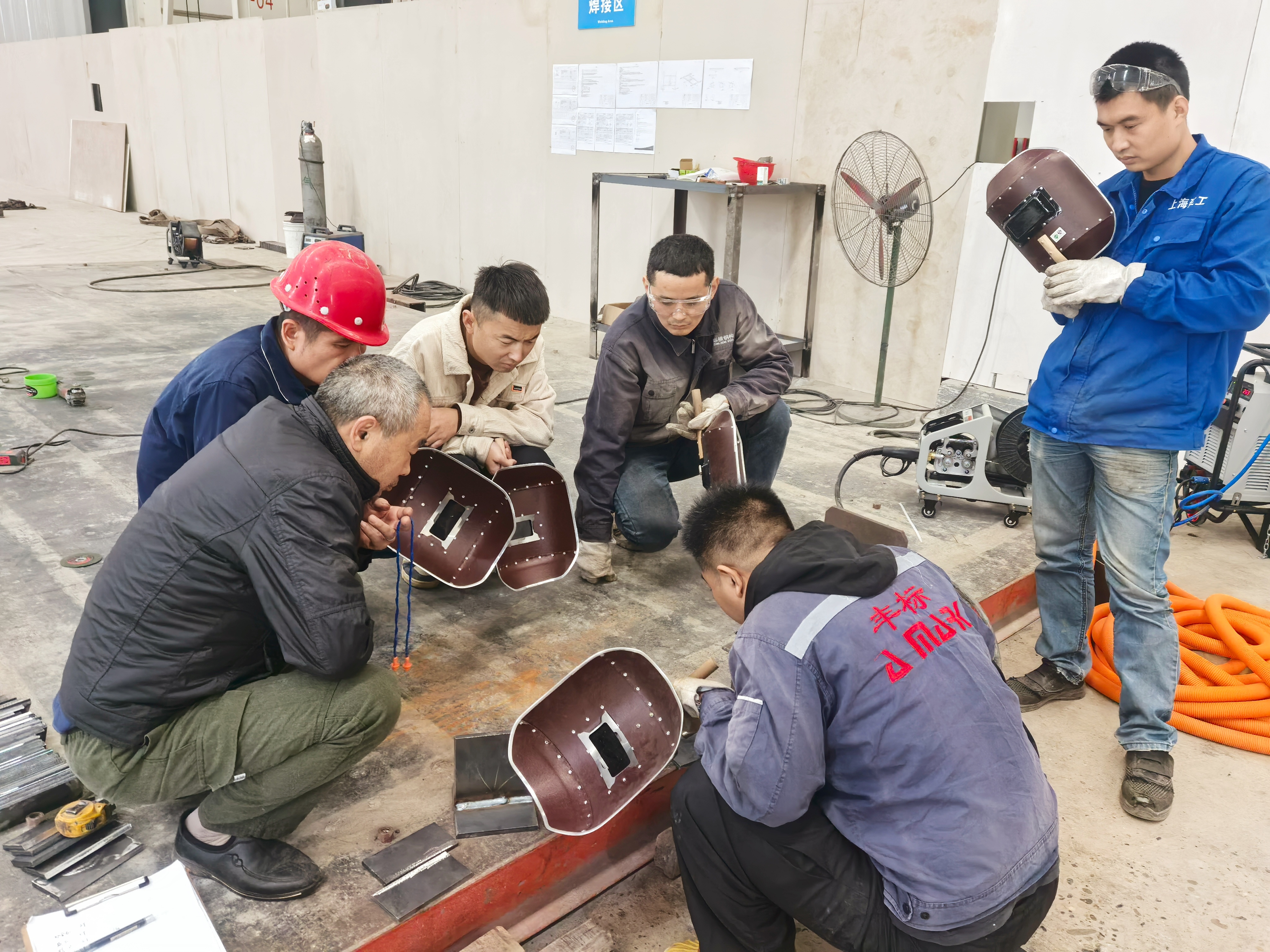 ▲ 愿景住工开展焊接技术实操现场培训