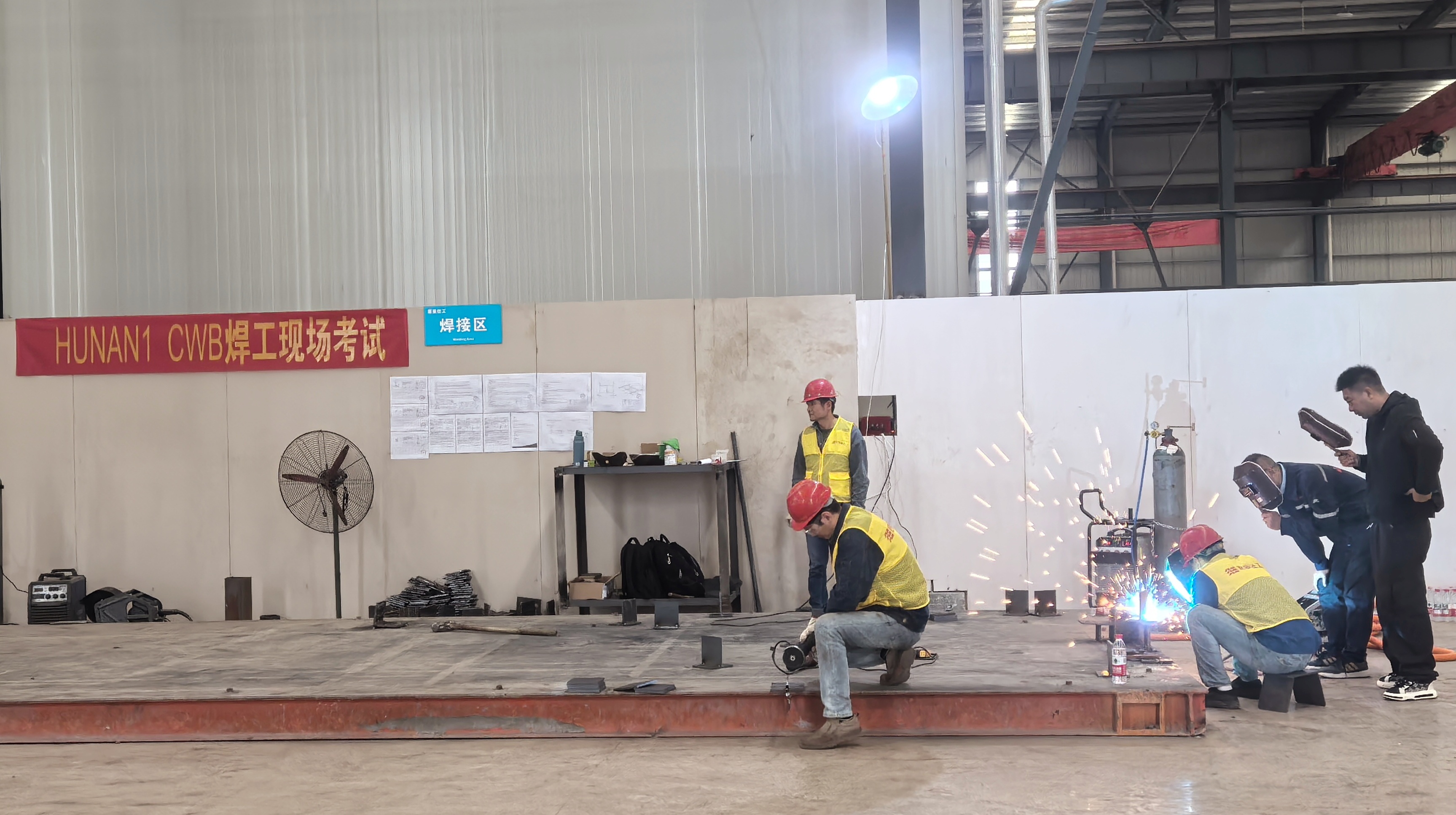 ▲ CWB焊工现场考试